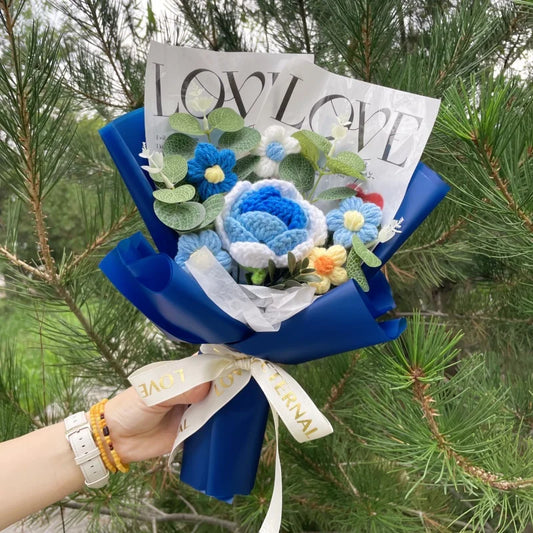 Szydełkowe Serce – Ręcznie Robione Kwiaty w Ozdobnym Pudełku